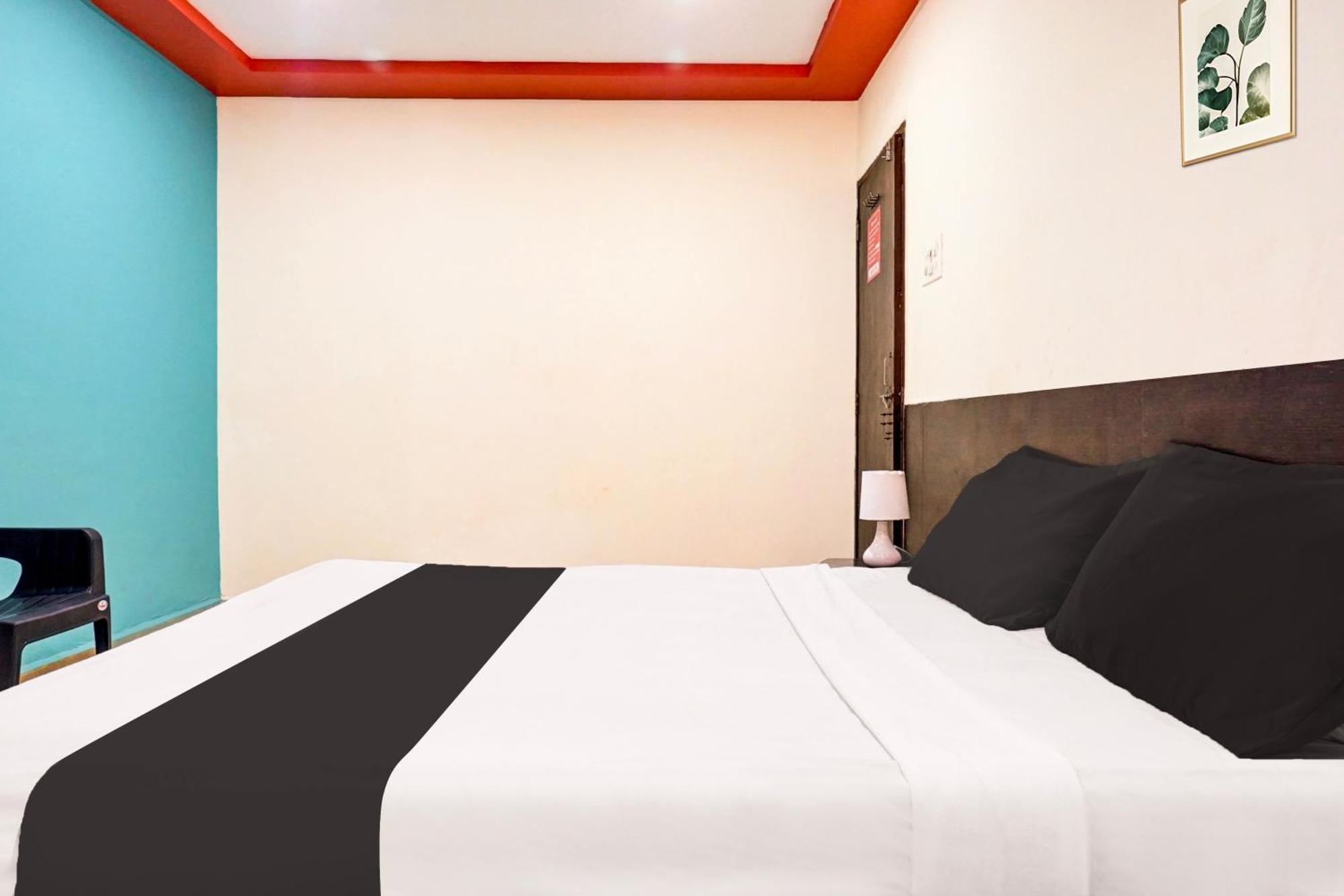 Hotel O Royal Lodge Koregaon Kültér fotó