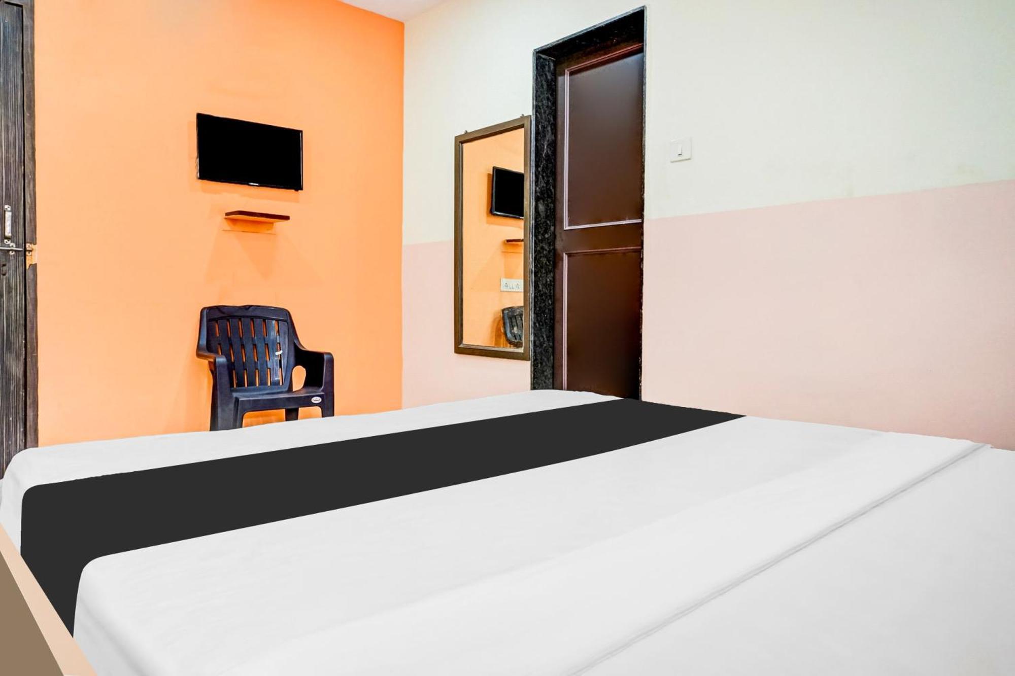 Hotel O Royal Lodge Koregaon Kültér fotó